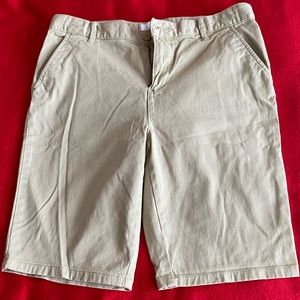 Kahki short pants
